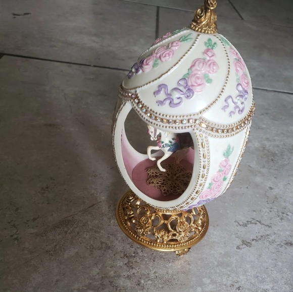 Selena Quintanilla Styled egg - Picture 3 of 6